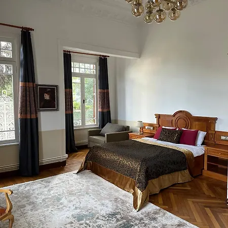 Kensington Prince's Island Historical Mansion Hotel *