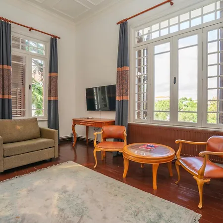 Kensington Prince's Island Historical Mansion