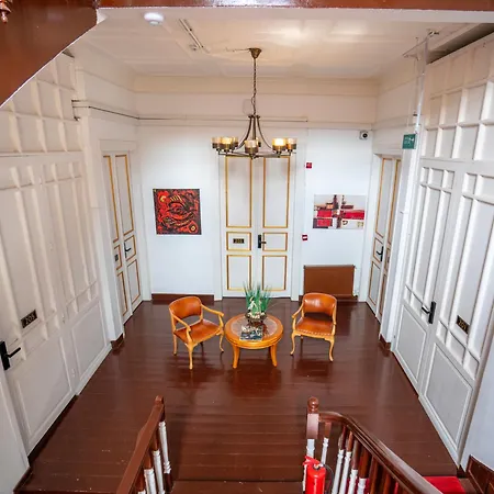 Kensington Prince's Island Historical Mansion Hotel *