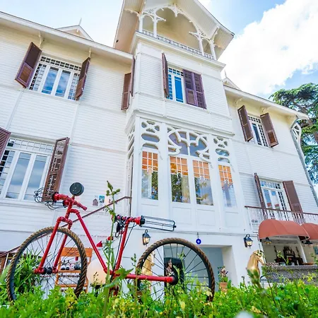 Kensington Prince's Island Historical Mansion *