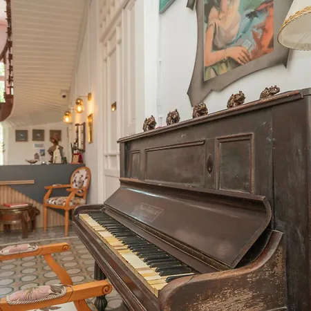 Kensington Prince's Island Historical Mansion *