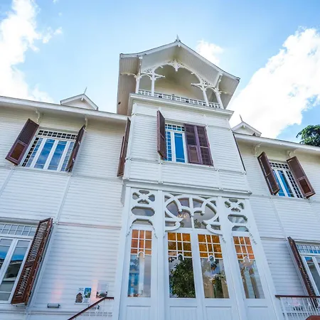 Kensington Prince's Island Historical Mansion Hotel *