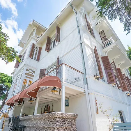 Kensington Prince's Island Historical Mansion Hotel