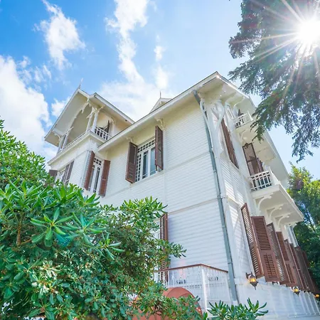 Kensington Prince's Island Historical Mansion Hotel *