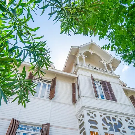 Kensington Prince's Island Historical Mansion *