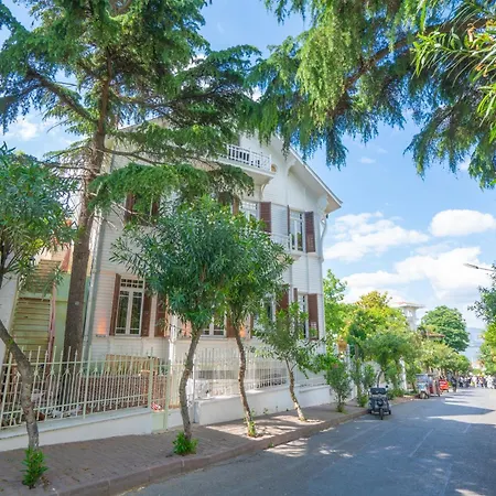 Hotel Kensington Prince's Island Historical Mansion